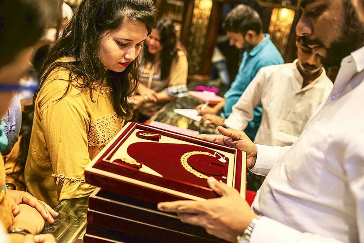 India moves to online shopping but gold, silver jewellery market still obsessed with visiting stores
